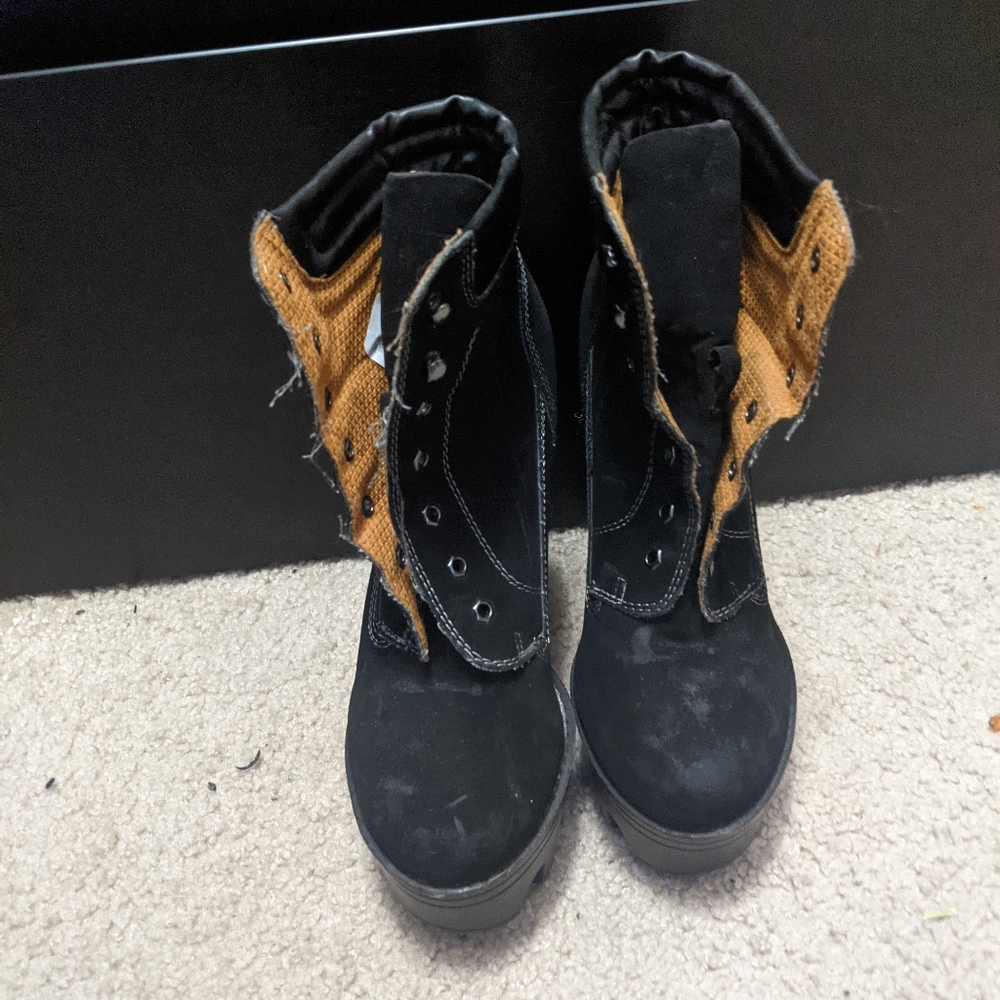 Heeled boots